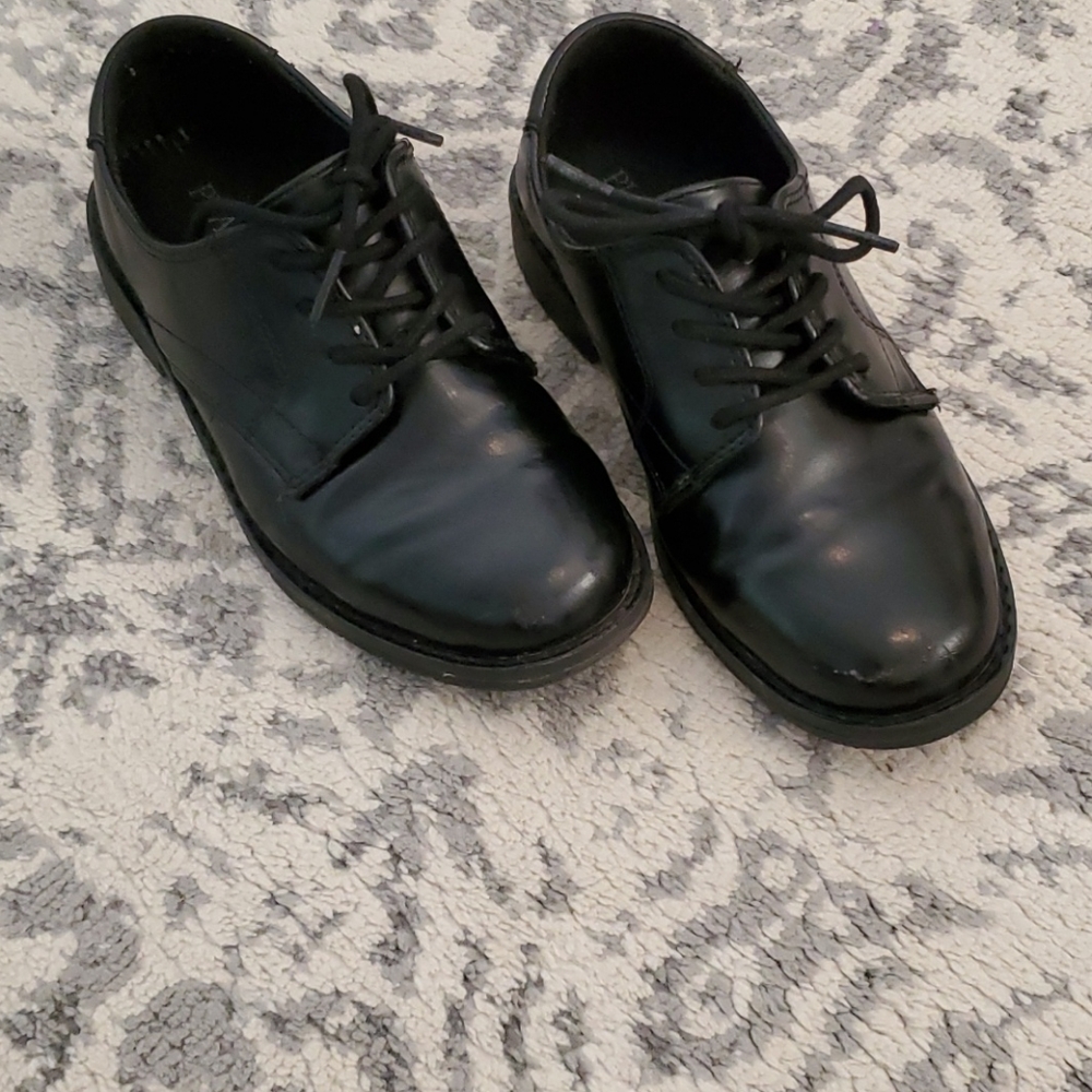 Black dress shoes